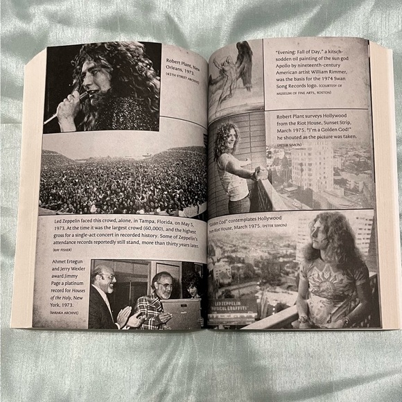 Hammer of The Gods Book. - Picture 4 of 6